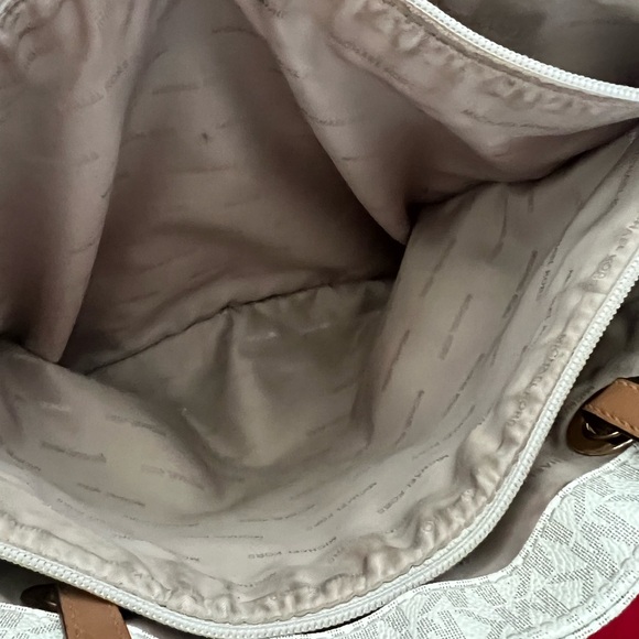 Michael Kors Beige Jet Set Tote Bag - Picture 6 of 9